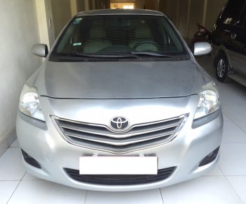 Toyota Vios 2010 - Bán xe Toyota Vios 1.5MT đời 2010, màu bạc, xe nói không với lỗi nhỏ, full đồ chơi