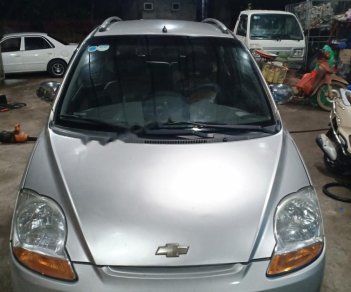 Chevrolet Spark 2011 - Cần bán gấp Chevrolet Spark sản xuất 2011, màu bạc