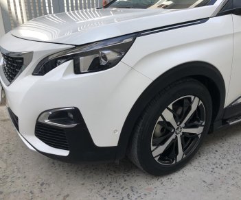 Peugeot 3008 2018 - Cần bán xe Peugeot 3008 sản xuất 2018 màu trắng