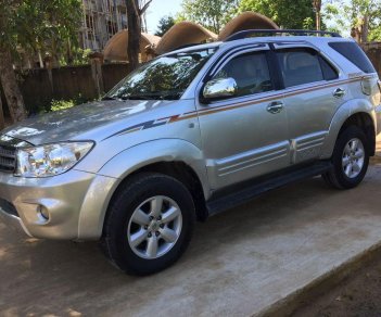 Toyota Fortuner 2010 - Bán Toyota Fortuner năm 2010, màu bạc số sàn, 565 triệu