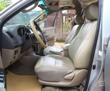 Toyota Fortuner   2009 - Bán Toyota Fortuner năm 2009, màu bạc, xe gia đình 