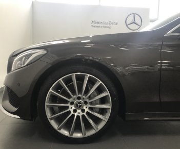 Mercedes-Benz C class 2018 - Mercedes Phú Mỹ Hưng cần bán C300 AMG lướt 17.000km, giá tốt