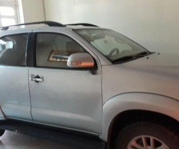 Toyota Fortuner 2014 - Gia đình bán xe Toyota Fortuner sản xuất 2014, màu bạc, giá chỉ 755 triệu