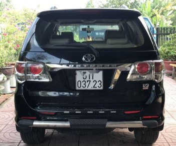 Toyota Fortuner 2015 - Bán Toyota Fortuner năm sản xuất 2015, màu đen, xe gia đình