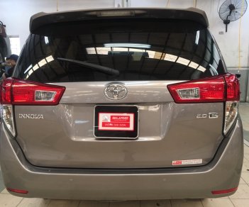 Toyota Innova 2016 - Bán Innova 2.0E 2016 (mẫu mới), máy xăng số sàn, màu đồng, giảm liền tay 40tr cho khách thiện chí xem xe