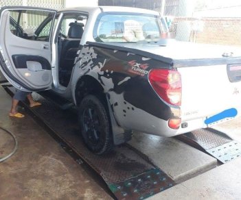 Mitsubishi Triton     2009 - Cần bán gấp Mitsubishi Triton năm 2009, màu bạc, nhập khẩu nguyên chiếc còn mới