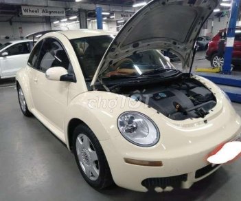 Volkswagen Beetle    2010 - Cần bán Volkswagen Beetle sản xuất năm 2010, màu trắng, nhập khẩu nguyên chiếc