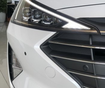 Hyundai Elantra 2019 - Xe Hyundai Elantra 2019, giá từ 555tr - màu trắng- giao ngay - LH: 0919293553