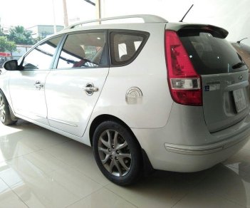 Hyundai i30 2010 - Bán ô tô Hyundai i30 năm 2010, màu trắng