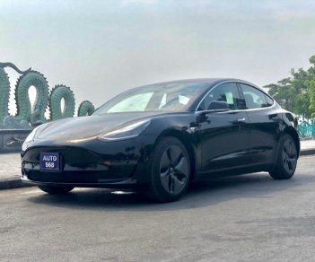 2018 - Cần bán Tesla 3 đời 2018, màu đen, xe nhập