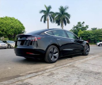 2018 - Cần bán Tesla 3 đời 2018, màu đen, xe nhập