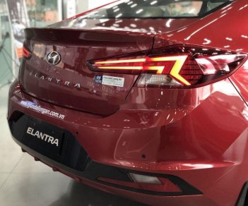 Hyundai Elantra 2019 - Bán xe Hyundai Elantra năm sản xuất 2019, màu đỏ giá cạnh tranh