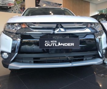 Mitsubishi Outlander 2018 - Cần bán Mitsubishi Outlander 2.4 CVT Premium năm 2018, màu trắng, giá tốt