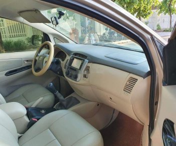 Toyota Innova 2013 - Bán Toyota Innova sản xuất năm 2013, màu bạc như mới, giá tốt