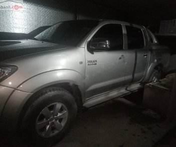 Toyota Hilux 3.0 2011 - Chính chủ bán Toyota Hilux 3.0 sản xuất năm 2011, màu bạc, nhập khẩu  