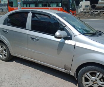 Chevrolet Aveo 2015 - Chính chủ bán Chevrolet Aveo năm sản xuất 2015, màu bạc