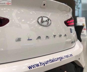 Hyundai Elantra   2019 - Bán Hyundai Elantra Sport 1.6 AT sản xuất năm 2019, màu trắng 