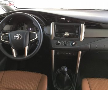 Toyota Innova 2019 - Bán xe Toyota Innova đời 2019, màu bạc giá cạnh tranh