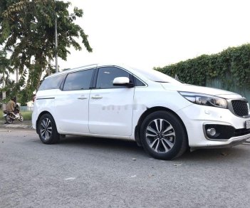 Kia Sedona 2017 - Cần bán lại xe Kia Sedona năm sản xuất 2017 xăng 3.3, màu trắng