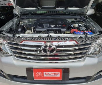 Toyota Fortuner 2.5G 2016 - Bán Toyota Fortuner 2.5G 2016, màu bạc số sàn, 865 triệu