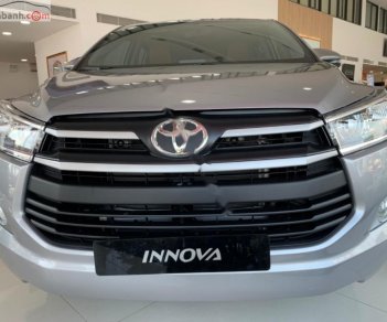 Toyota Innova 2019 - Bán xe Toyota Innova đời 2019, màu bạc giá cạnh tranh