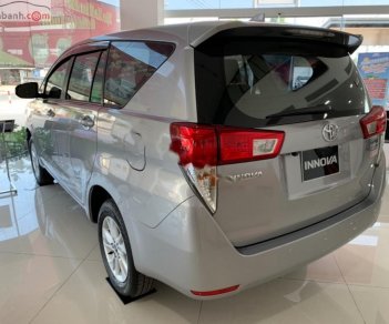 Toyota Innova 2019 - Bán xe Toyota Innova đời 2019, màu bạc giá cạnh tranh