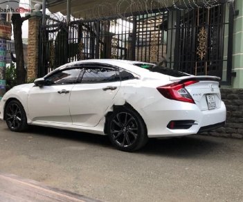 Honda Civic RS 1.5 AT 2019 - Cần bán gấp Honda Civic RS 1.5 AT sản xuất 2019, màu trắng 