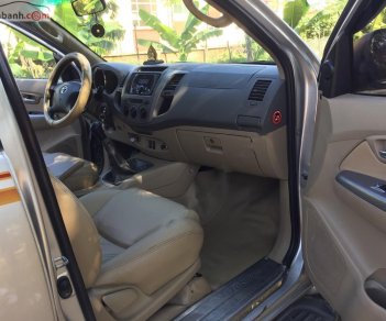 Toyota Fortuner 2010 - Bán ô tô Toyota Fortuner năm sản xuất 2010, màu bạc chính chủ