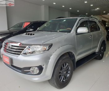 Toyota Fortuner 2.5G 2016 - Bán Toyota Fortuner 2.5G 2016, màu bạc số sàn, 865 triệu