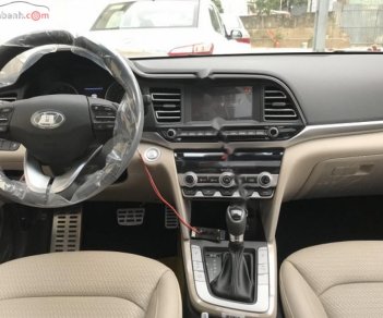 Hyundai Elantra 2.0 AT 2019 - Bán Hyundai Elantra 2.0 AT sản xuất năm 2019, màu trắng 