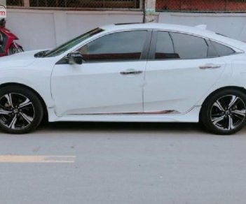 Honda Civic 1.5L Vtec Turbo 2017 - Bán ô tô Honda Civic 1.5L Vtec Turbo năm sản xuất 2017, màu trắng 