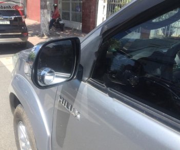 Toyota Hilux 2015 - Cần bán gấp Toyota Hilux đời 2015, màu bạc