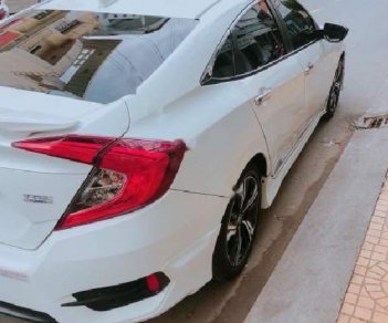 Honda Civic 1.5L Vtec Turbo 2017 - Bán ô tô Honda Civic 1.5L Vtec Turbo năm sản xuất 2017, màu trắng 