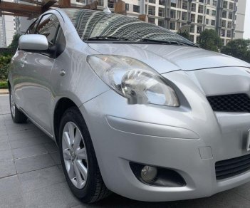 Toyota Yaris 2011 - Cần bán lại xe Toyota Yaris đời 2011, màu bạc