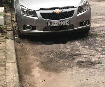 Chevrolet Cruze 2014 - Bán Chevrolet Cruze sản xuất 2014, màu bạc số sàn