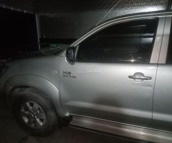 Toyota Hilux  3.0  2011 - Bán Toyota Hilux 3.0 đời 2011, màu bạc