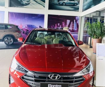 Hyundai Elantra 2019 - Cần bán xe Hyundai Elantra đời 2019, màu đỏ, nội thất đẹp