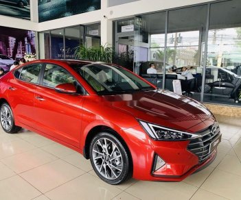 Hyundai Elantra 2019 - Cần bán xe Hyundai Elantra đời 2019, màu đỏ, nội thất đẹp