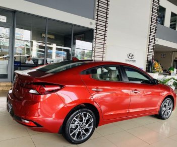 Hyundai Elantra 2019 - Cần bán xe Hyundai Elantra đời 2019, màu đỏ, nội thất đẹp