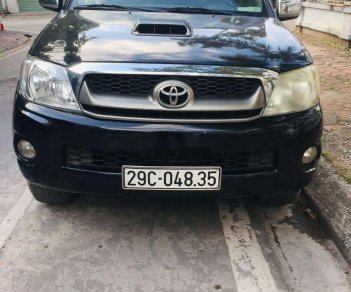 Toyota Hilux 2011 - Cần bán lại xe Toyota Hilux đời 2011, màu đen, nhập khẩu nguyên chiếc