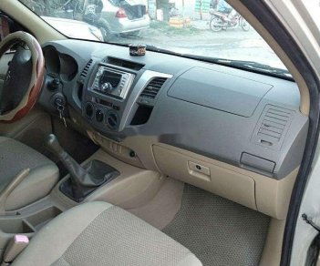 Toyota Hilux 2010 - Cần bán lại xe Toyota Hilux năm 2010, màu bạc, xe nhập