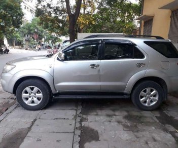 Toyota Fortuner 2010 - Bán xe Toyota Fortuner sản xuất năm 2010, màu bạc như mới