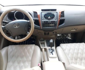 Toyota Fortuner 2010 - Bán xe Toyota Fortuner sản xuất năm 2010, màu bạc như mới