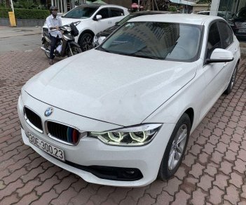 BMW 3 Series   2016 - Cần bán xe BMW 320i đời 2016, màu trắng, xe nhập