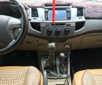 Toyota Hilux   2011 - Bán Toyota Hilux đời 2011, màu bạc, xe nhập, số sàn