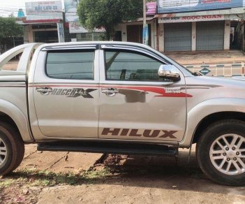 Toyota Hilux   2011 - Bán Toyota Hilux đời 2011, màu bạc, xe nhập, số sàn