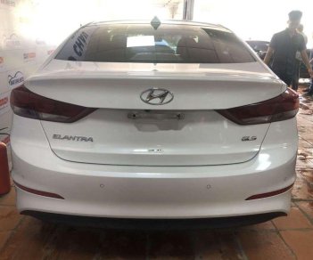 Hyundai Elantra 2017 - Bán ô tô Hyundai Elantra năm sản xuất 2017, màu trắng, giá tốt