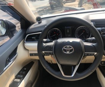 Toyota Camry   2019 - Cần bán Toyota Camry 2019, màu bạc, nhập khẩu