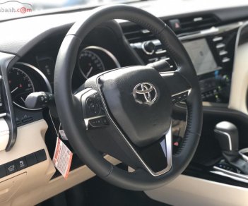 Toyota Camry   2019 - Cần bán Toyota Camry 2019, màu bạc, nhập khẩu