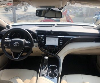 Toyota Camry   2019 - Cần bán Toyota Camry 2019, màu bạc, nhập khẩu